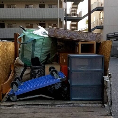 広島市中区で単身用マットレス、衣装ケースの回収