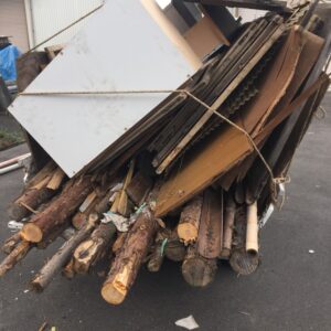 広島県熊野町で解体の際に出た木材回収