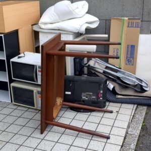 広島市東区で引越しに伴い電子レンジやこたつ、棚を処分