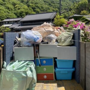 三原市で空き家を片付ける際に大量の衣装ケース回収