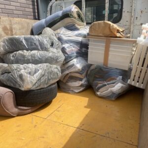 熊野町で引越しの際にタイヤ、絨毯、衣装ケースなど処分