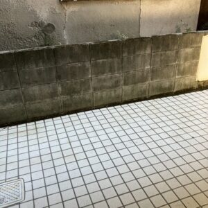 呉市で空き家を処分する際に布団や棚を回収