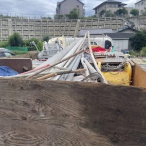 福山市で倉庫から竹や木や工具を回収！！